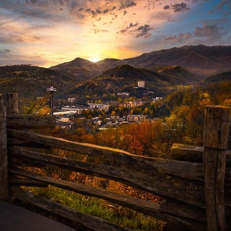 Lazy Bear Lodge, Hot Tub, Resort Pool, Wifi, 1089 Free Tickets Each Paid Day, Dollywood And More Gatlinburg Ngoại thất bức ảnh