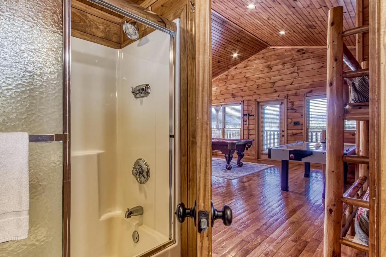 Lazy Bear Lodge, Hot Tub, Resort Pool, Wifi, 1089 Free Tickets Each Paid Day, Dollywood And More Gatlinburg Ngoại thất bức ảnh