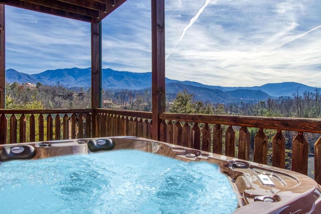 Lazy Bear Lodge, Hot Tub, Resort Pool, Wifi, 1089 Free Tickets Each Paid Day, Dollywood And More Gatlinburg Ngoại thất bức ảnh